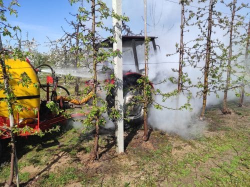 Pożar ciągnika podczas prac w sadzie