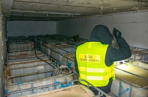 Bimbrownia w prywatnym gospodarstwie zlikwidowana. Ponad 55 tys. litrów zacieru przejęte przez KAS