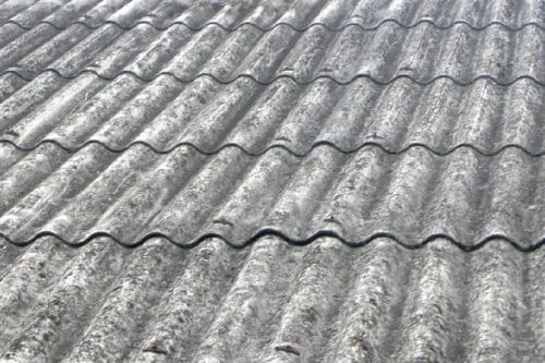 Dodatkowe 6 miesięcy na wymianę pokrycia dachu z azbestu
