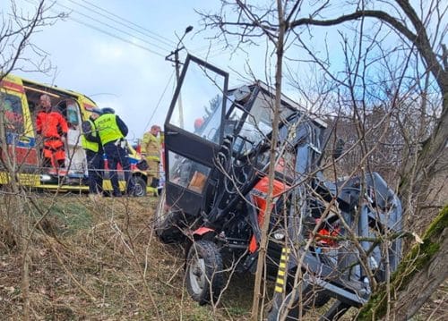 Ursus uderzył w drzewo. Kierowca zginął na miejscu 